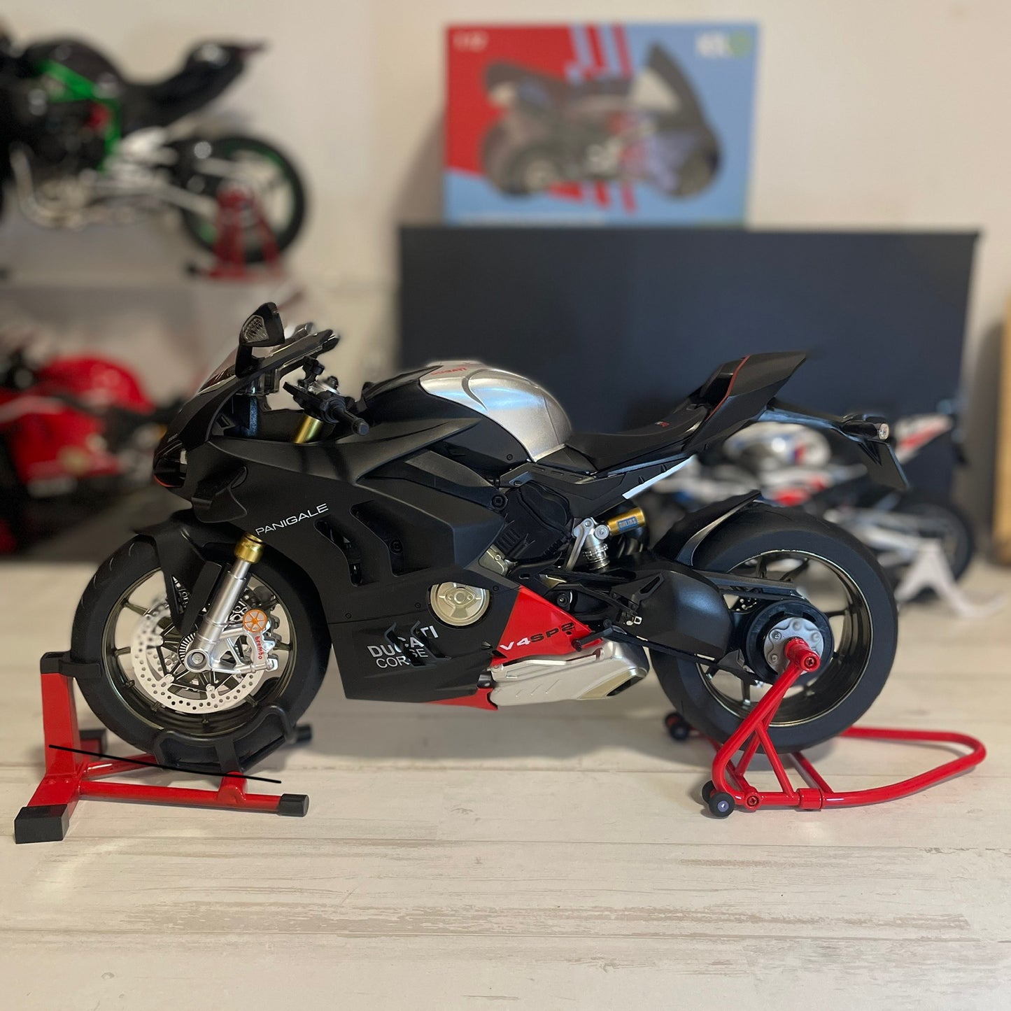 Ducati V4 SP2 1:6 (Black)