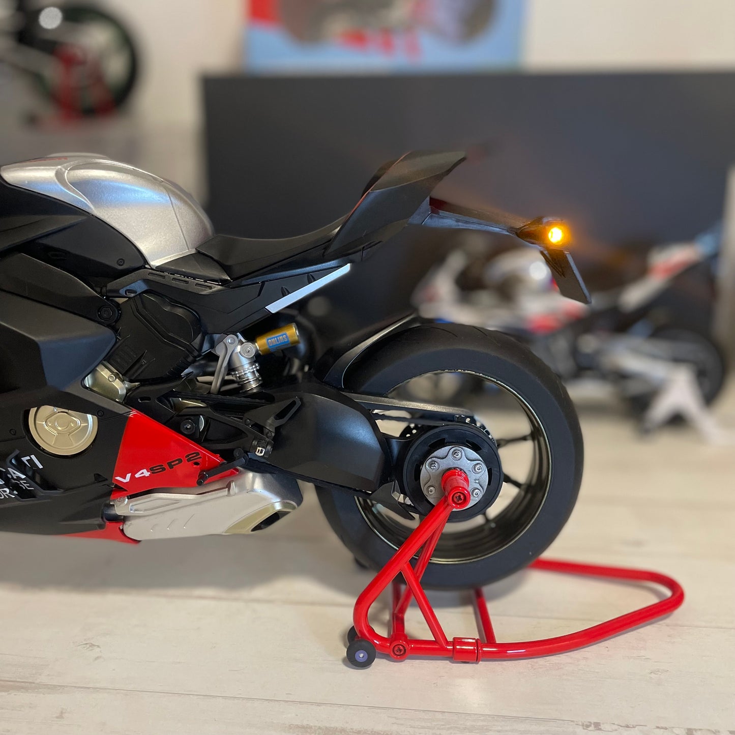 Ducati V4 SP2 1:6 (Black)