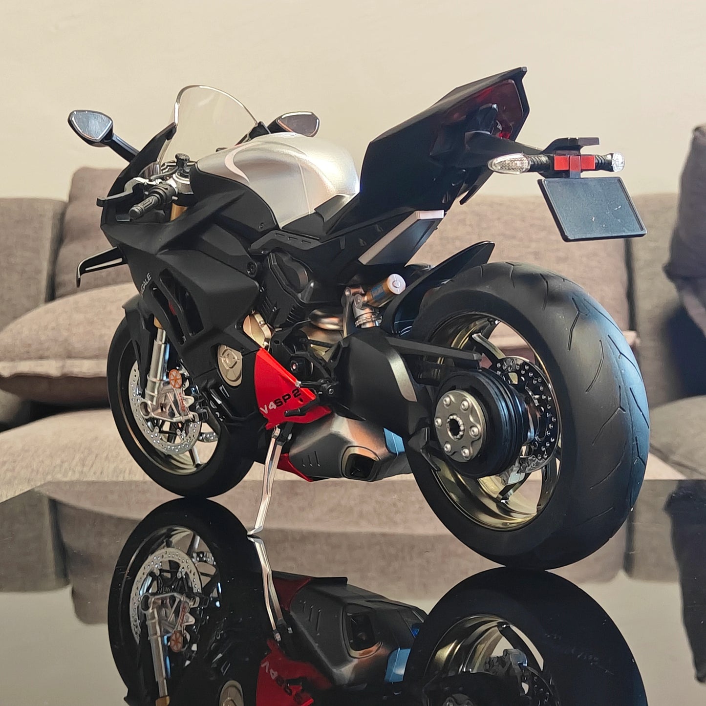 1:6 Ducati V4 SP2 (BLACK)